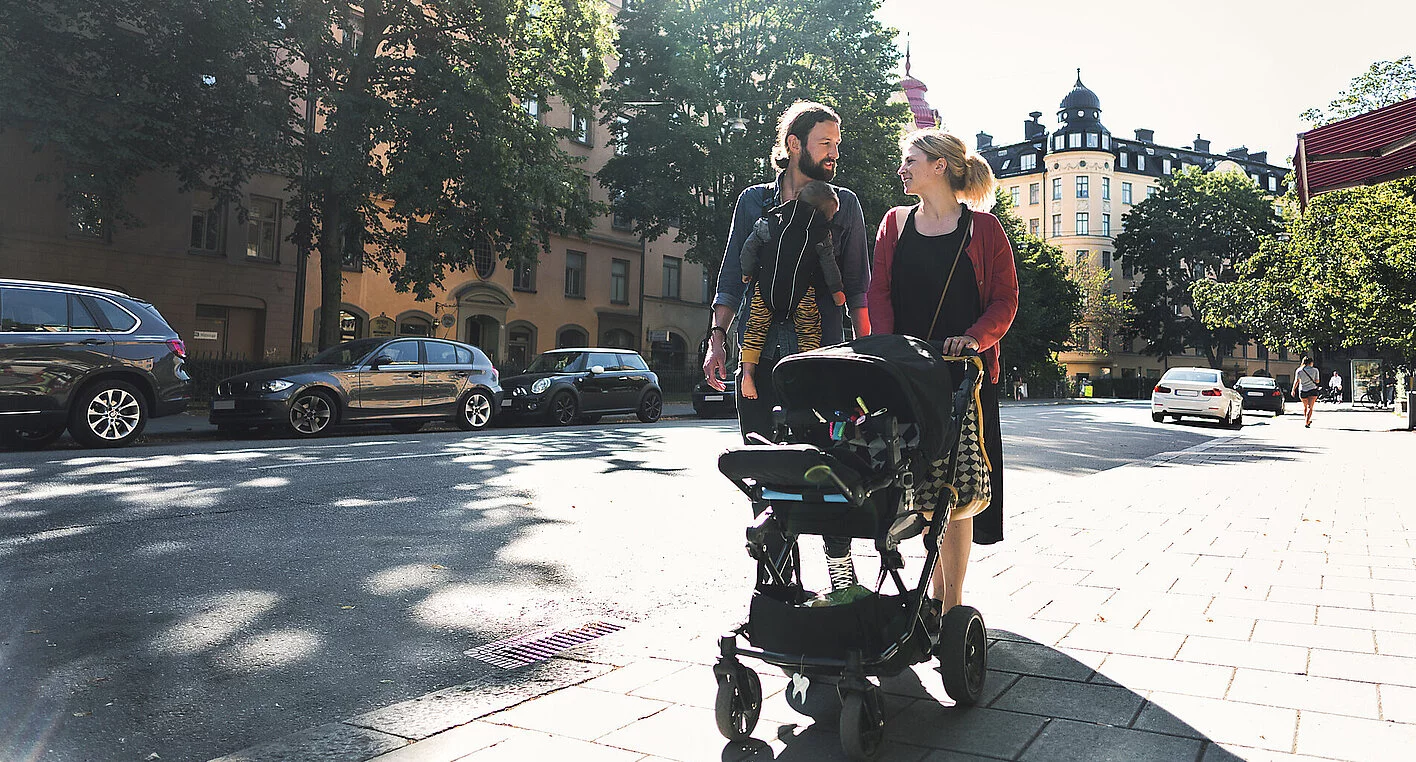 Familie mit Kinderwagen